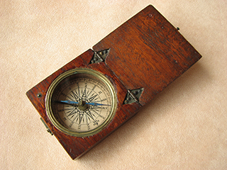 Antique early 19th century mahogany cased pocket compass